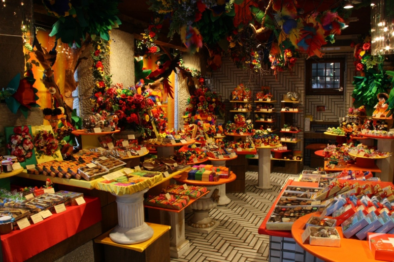 vente-PEILLE-min_candy_store_chocolate_shop_chocolate_switzerland-393515